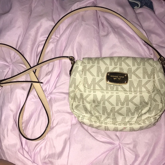 Michael Kors Handbags - MK crossbody bag